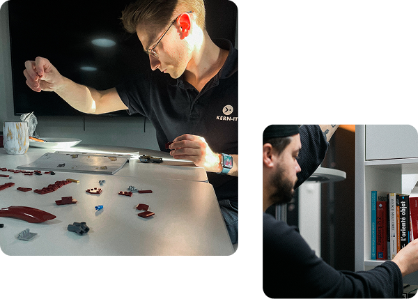 Main d'un membre de l'équipe prenant un livre